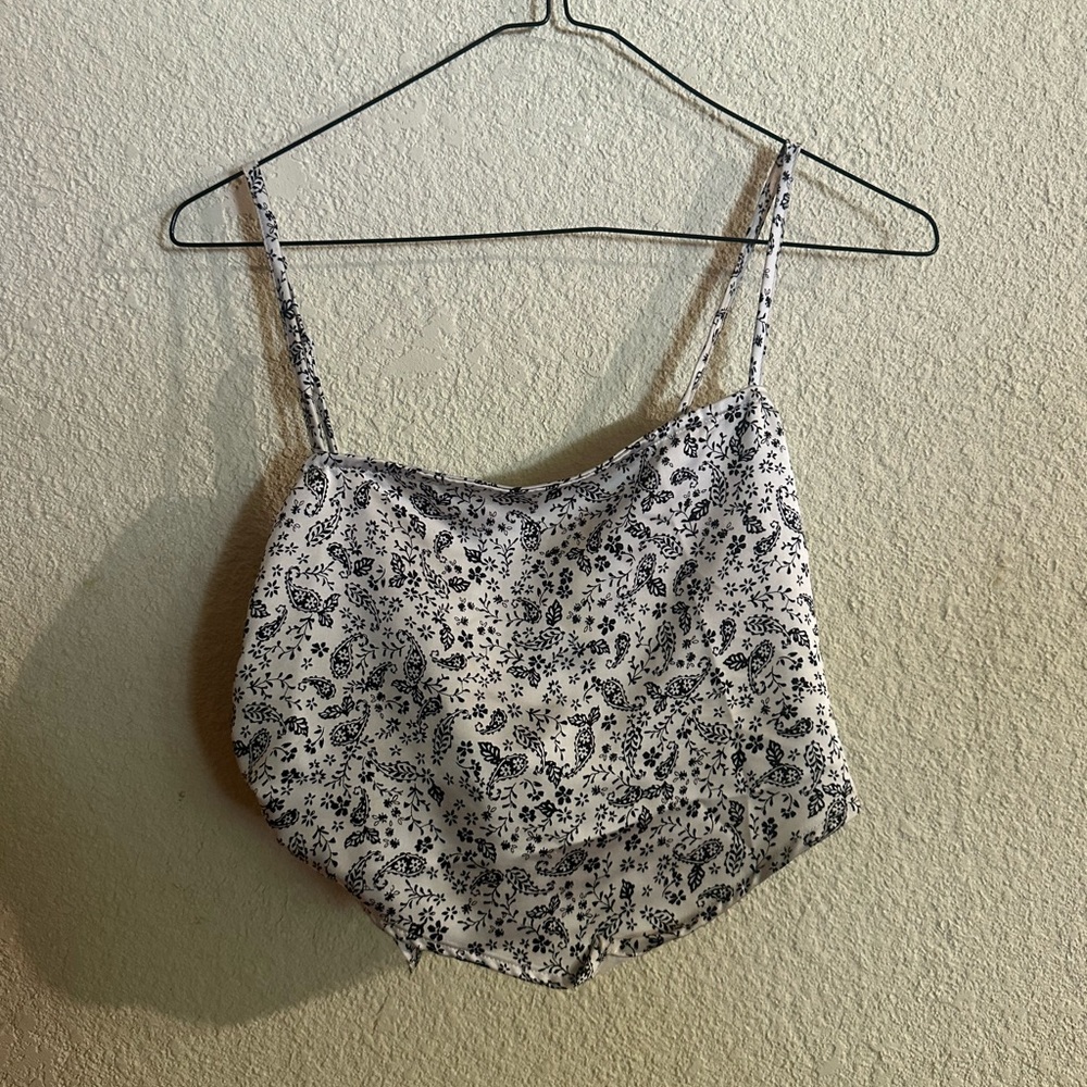 Kendall & Kylie Black and White Floral Crop Top
